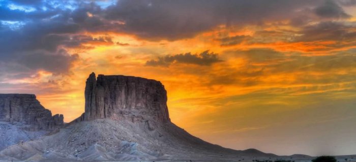 #بيت_شعر
  خلك ليا هبت عليك الهبايب
راسي مثل رسية طميه وسنجار
#عبدالله_الذيابي