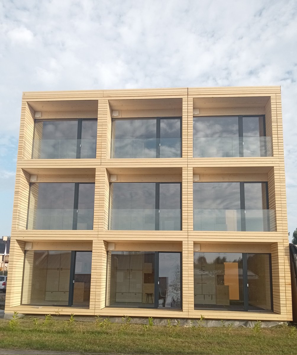 Mooi hoogtepunt in de feestweek: weer negen studios erbij. Gisteren werden de terrasjes al mooi gebruikt als zitplaatsen bij de optocht.🏗️🌳👍💪