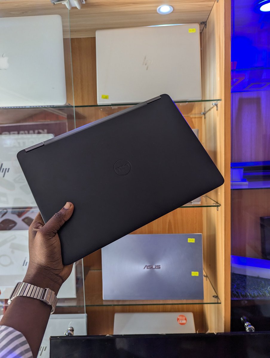 usedpointTz's tweet image. Bei ndogo ila kazi kubwa
Dell Latitude 7270✅
Corei5✅
Ram 8GB✅
Ssd 256GB✅
Processor 2.4GHz to 2.5GHz✅
Backlight keyboard✅
Kioo inch 13✅
Generation 6💪
BEI: 500,000/= Tu📌