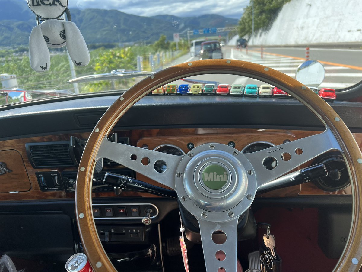 Ru_mini_'s tweet photo. 32fesの戦利品✊
ツナギ、パーカー、シフトレバー、ウインカー、トランクノブ、モトリタハンドル、グリルバッジ、その他もろもろ小物
あと画像には写ってないけどMK1のさざなみグリル(トップモールとヒゲ付き!)
大満足な買い物でした🛍
#32fes https://t.co/cD4n4kPlQR