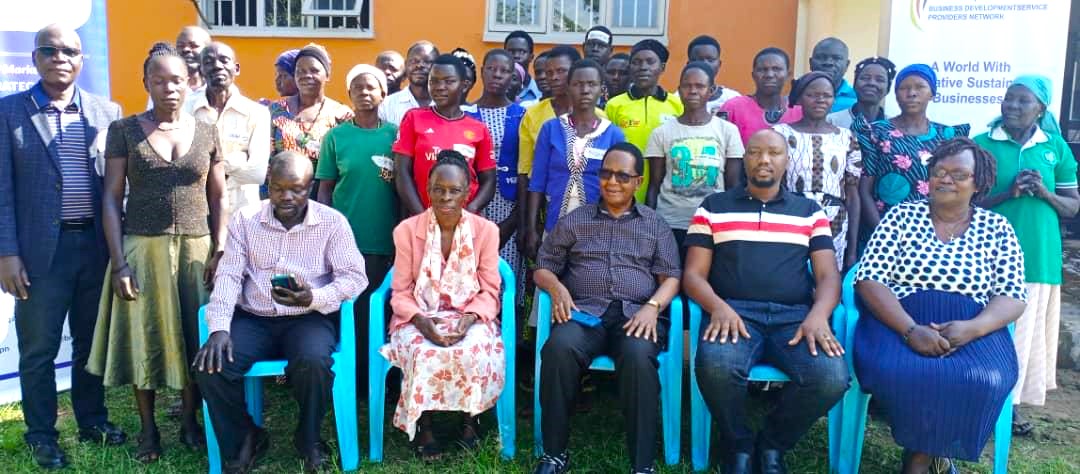 IloProspects's tweet photo. 🌿In 🇺🇬, agricultural #cooperatives are being trained to better serve their members. 

🔖Using @ilo tools https://t.co/fbOlBpEees, https://t.co/sr6gvCYRKj &amp; https://t.co/ThhdC8YkQp, the training targets leaders &amp; members of cooperatives from West Nile &amp; Isingiro regions. https://t.co/Ecq5QhjZro