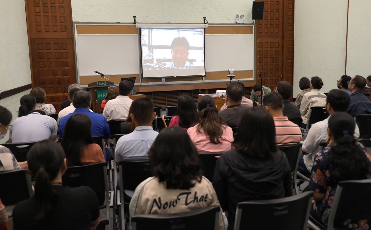 irri's tweet photo. #WEBINAR: The CORRA Secretariat hosted an insightful science webinar, led by IRRI Principal Scientist Dr. Jauhar Ali. The event focused on innovative approaches to breaking the yield ceiling of rice, drawing active participation from CORRA members across Asia.

#RiceScience #IRRI https://t.co/gJtHkuYGiU