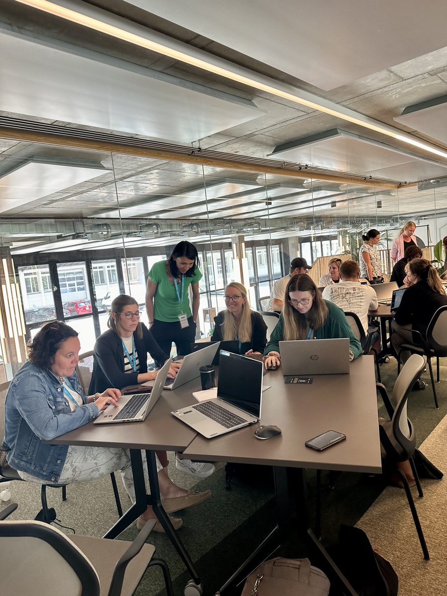 🌟 Am 27. August hatten wir einen fantastischen Workshop in Zürich! 🌟
30 engagierte Teilnehmende haben sich intensiv mit dem Thema "Employee Lifecycle-Management" beschäftigt, insbesondere mit dem Einsatz von Beekeeper für Onboarding und Offboarding. 🚀