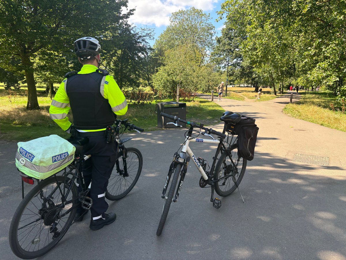 Trinity Ward Policing (WW) (@mpstrinityww) on Twitter photo Trinity Ward recently patrolling alongside <a href="/MPSWandswthComm/">Wandsworth Common SNT</a> officers for patrols around Balham, Tooting & Wandsworth Common. Trinity Ward recently patrolling alongside <a href="/MPSWandswthComm/">Wandsworth Common SNT</a> officers for patrols around Balham, Tooting & Wandsworth Common.
