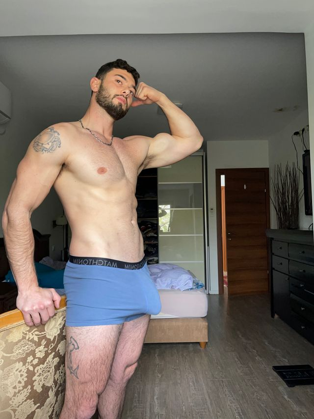 Say 'hi' and check your DMs for a surprise snapshot