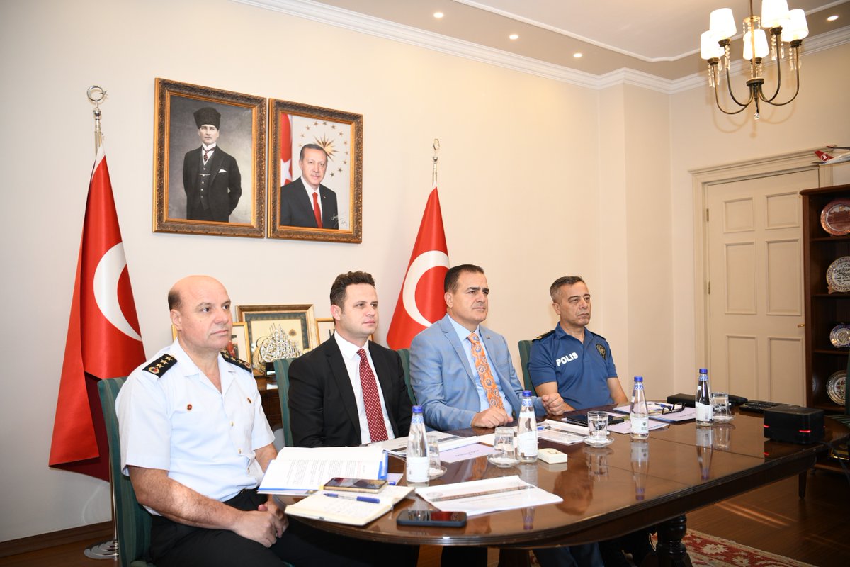 tcmuglavaliligi's tweet photo. Valimiz Sayın Dr. İdris Akbıyık, İçişleri Bakanımız Sayın Ali Yerlikaya ve Milli Eğitim Bakanımız Sayın Yusuf Tekin başkanlığında VKS yöntemiyle gerçekleştirilen 'Yeni Eğitim Öğretim Yılı' konulu toplantıya katıldı.

Toplantıda; İl Emniyet Müdürü Ali Canbolat, İl Jandarma Komutan Yardımcısı Albay Ramazan Dal ve İl Milli Eğitim Müdürü Emre Çay hazır bulundu.

@idrisakbiyik 
@AliCanbolat3310  @MuglaJandarma 
@emrecay55  @mugla_mem