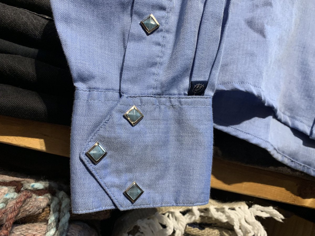 outsidekawasaki's tweet photo. USED Rock Mount
Remake Western Shirts
Made In USA 🇺🇸
丈を短くして
シャツジャケット仕様

Size Lぐらい
Price ¥6380 Taxin

#川崎 #古着 #川崎古着 #神奈川古着 #川崎古着マップ #川崎アメカジ #神奈川古着屋 #川崎古着屋 #rockmount #ロックマウント #ウエスタンシャツ #シャツジャケット https://t.co/ebbznACFGY