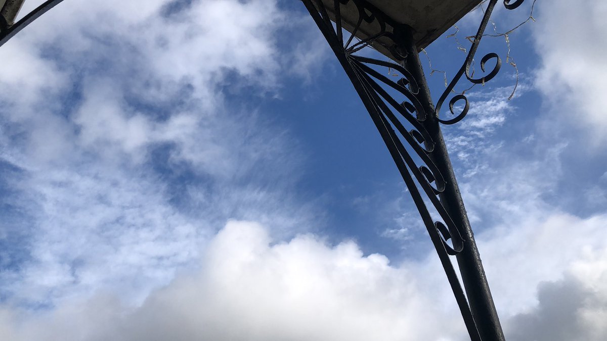 IonisedSkyWatch's tweet image. Morning bro ✌🏼High altitude #SkyFuckery with low altitude #steamrollers all morning but at least it’s breaking up a lil bit 🤞🏼🤞🏼🤞🏼