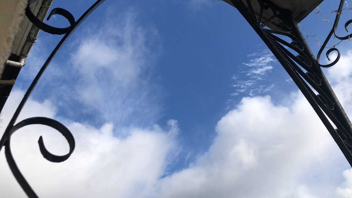 IonisedSkyWatch's tweet image. Morning bro ✌🏼High altitude #SkyFuckery with low altitude #steamrollers all morning but at least it’s breaking up a lil bit 🤞🏼🤞🏼🤞🏼