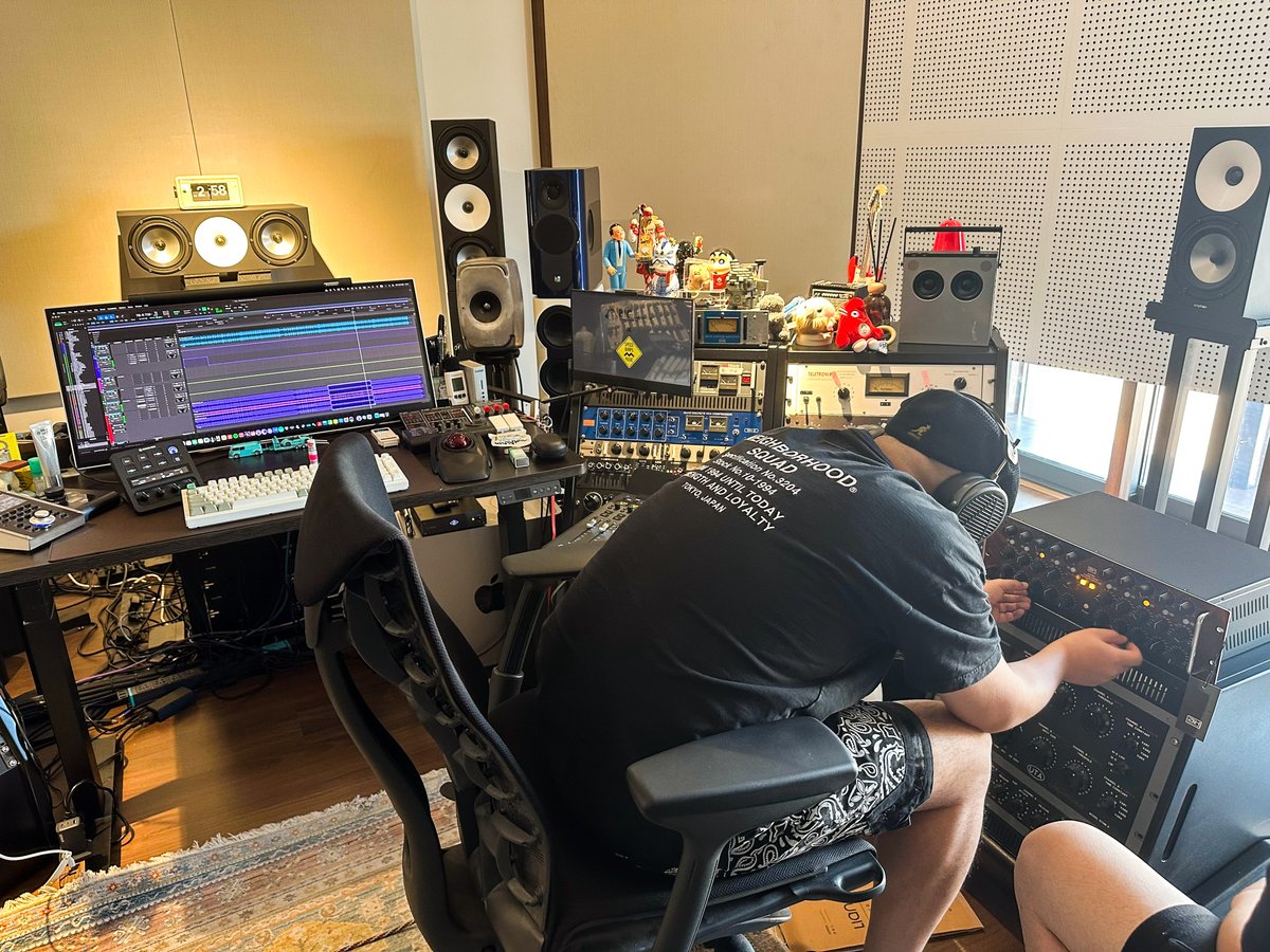 Z_and_H_Designs's tweet photo. What have we here? Isn't that another one of those HVC250 EQ with the Rusty Waves panel art?
#recordingstudio #proaudioequipment #proaudiotechnology #mixingengineer #proaudiogear #proaudio #ProAudio #equalizer #sontec #pultec https://t.co/xgwRdFZNhV