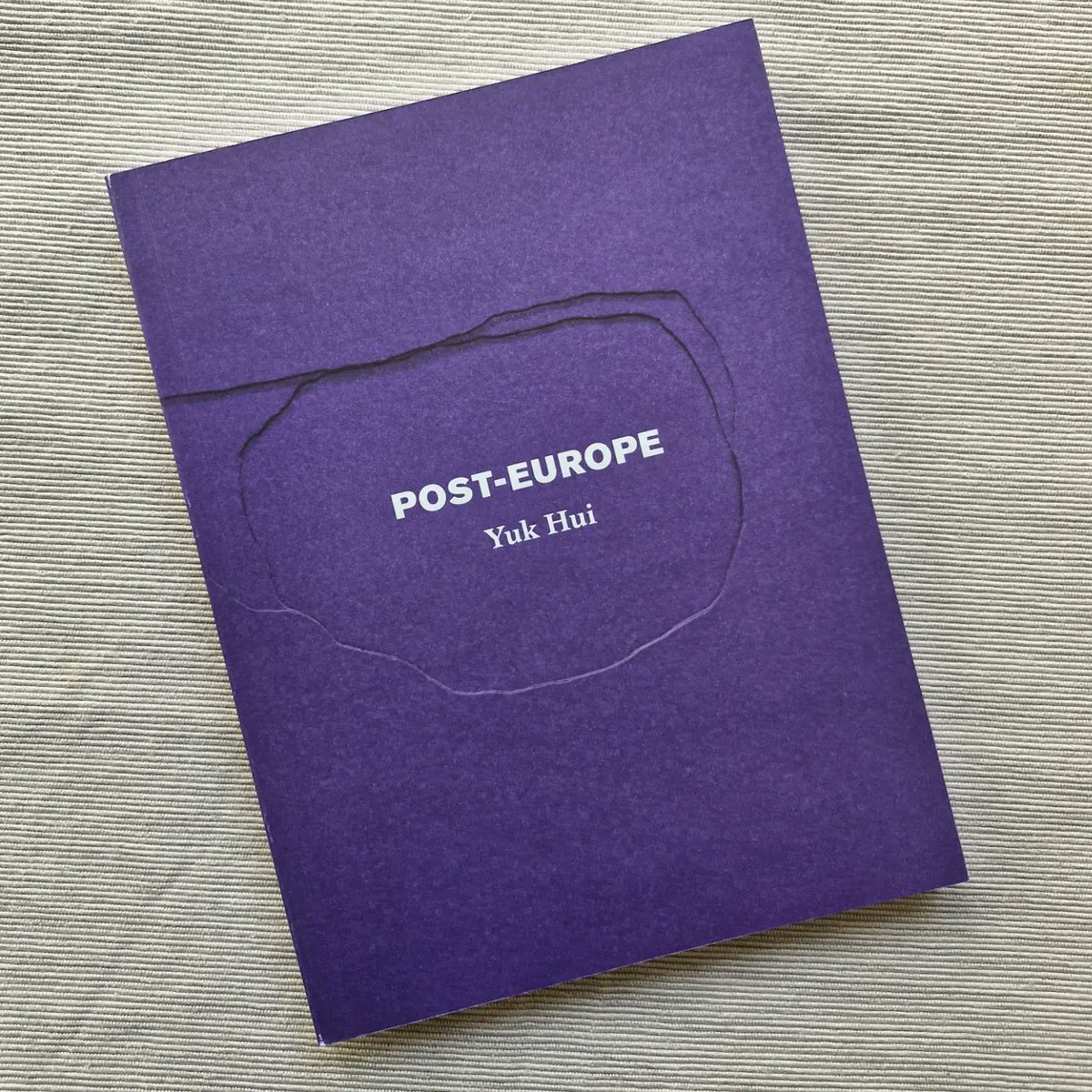 digital_objects's tweet image. Moved to hold the book in hands(was held by customs long before entering Europe!) This quasi-auto-biography starts with Nishitani eating gohan in Freiburg and ends with Arendt learning English in NYC.The Kyoto School is central, happy that it will appear in jp with Iwanami Shoten