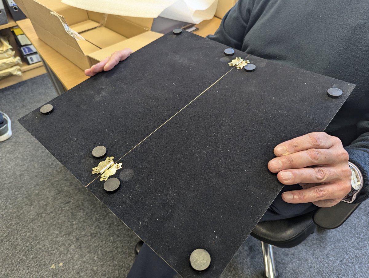 Last week, we had a visit from our suppliers at Berkeley Chess, who brought along one of their latest products - The Isle of Lewis folding chessboard! 😮

#fyp #regencychess #chess #chessboard #new #product #berkeleychess