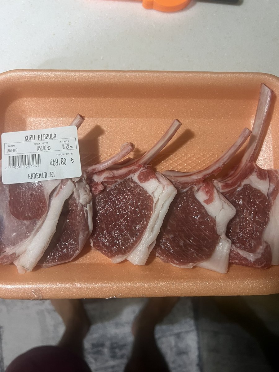 1 kalem pirzola 100₺!@Deniz_Zeyrek <a href="/EbruBaki/">Ebru Baki</a>