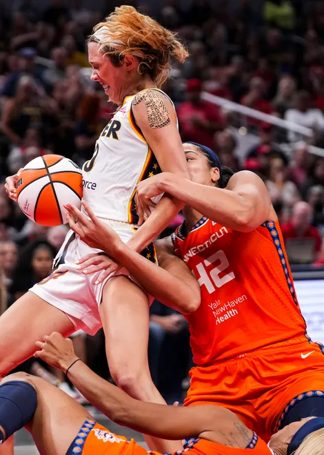 LailaKhan149600's tweet photo. Indiana Fever vs Connecticut Sun at Gainbridge Fieldhouse #sunvsfever https://t.co/aiVjea7Adu