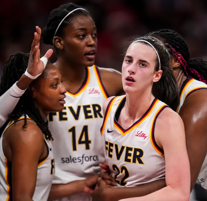LailaKhan149600's tweet photo. Indiana Fever vs Connecticut Sun at Gainbridge Fieldhouse #sunvsfever https://t.co/aiVjea7Adu