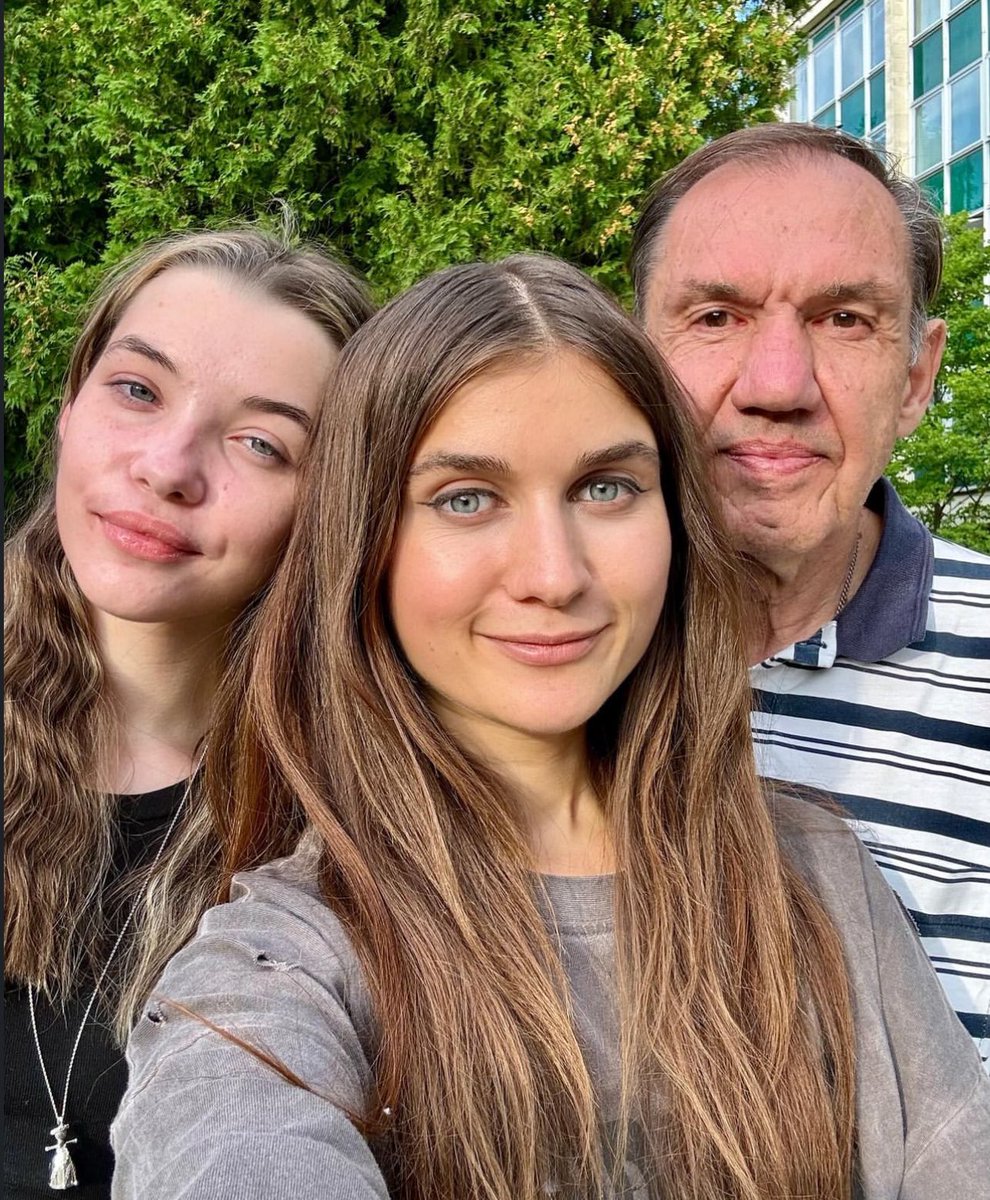 More than 30,000 Ukrainian children been kidnapped by Russia, and still not returned home. 

Only 388 have returned home.
Please don’t ignore this!