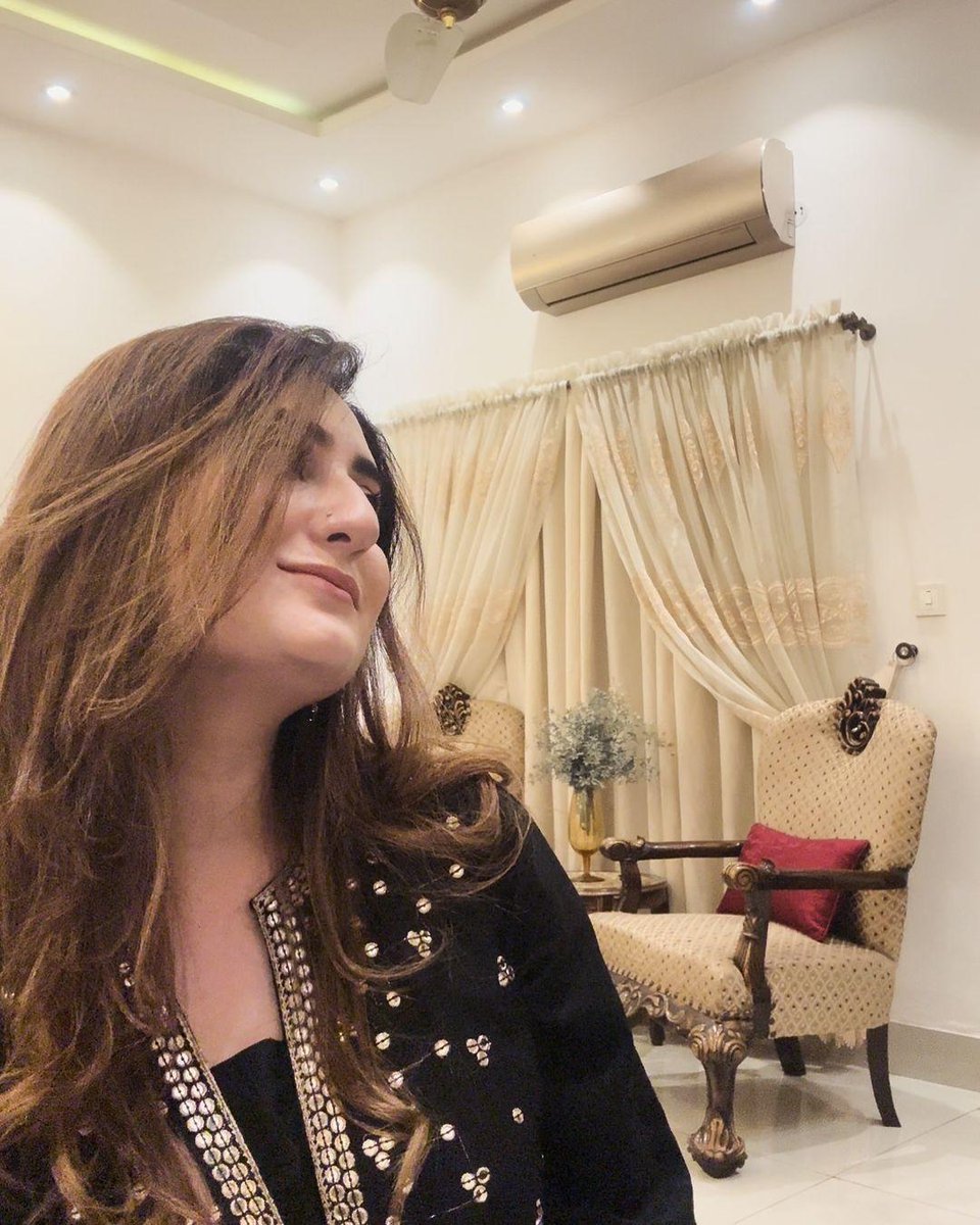 Sofiakhan03's tweet photo. نزاکت لے کے آنکھوں میں وہ اس کا دیکھنا توبہ 

الہیٰ ہم انہیں دیکھیں یا ان کا دیکھنا دیکھیں❤ https://t.co/ozScX57uzl