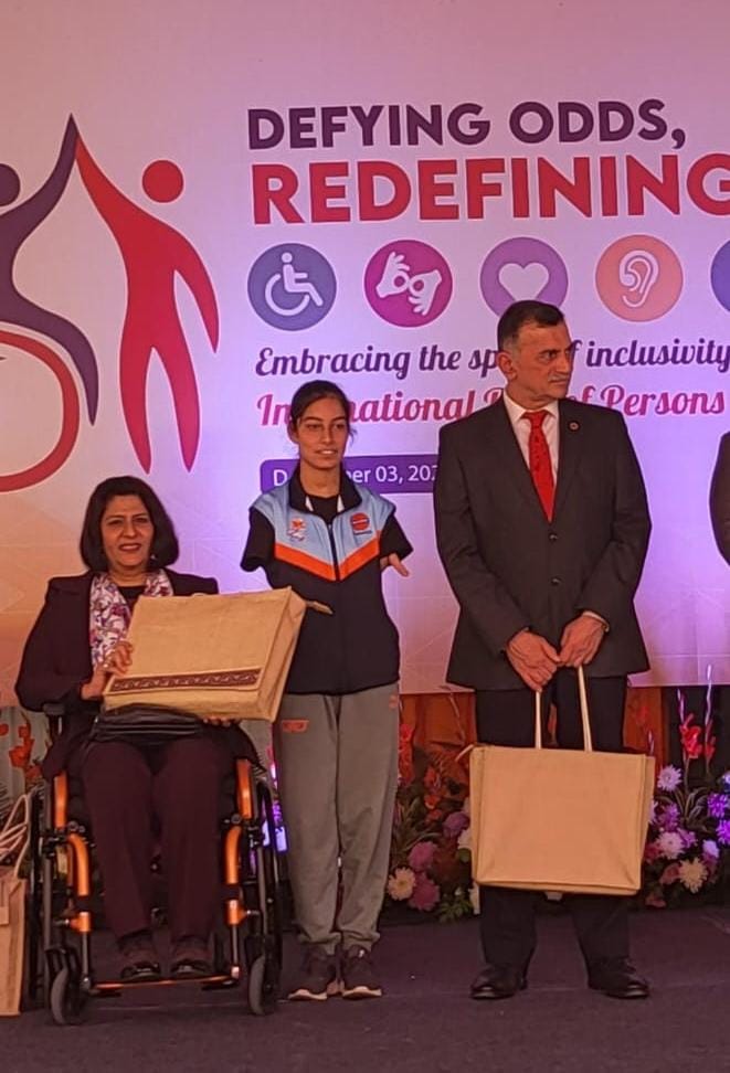 DeepaAthlete's tweet image. So happy to learn that @Sheetal_archery  has crossed the previous world record score of 698 n @Paralympics games record of 694 to score 703 points out of 720 to secure 2nd place in ranking round at @Paris2024 
#machadhoom so proud @kuldeepvedwan