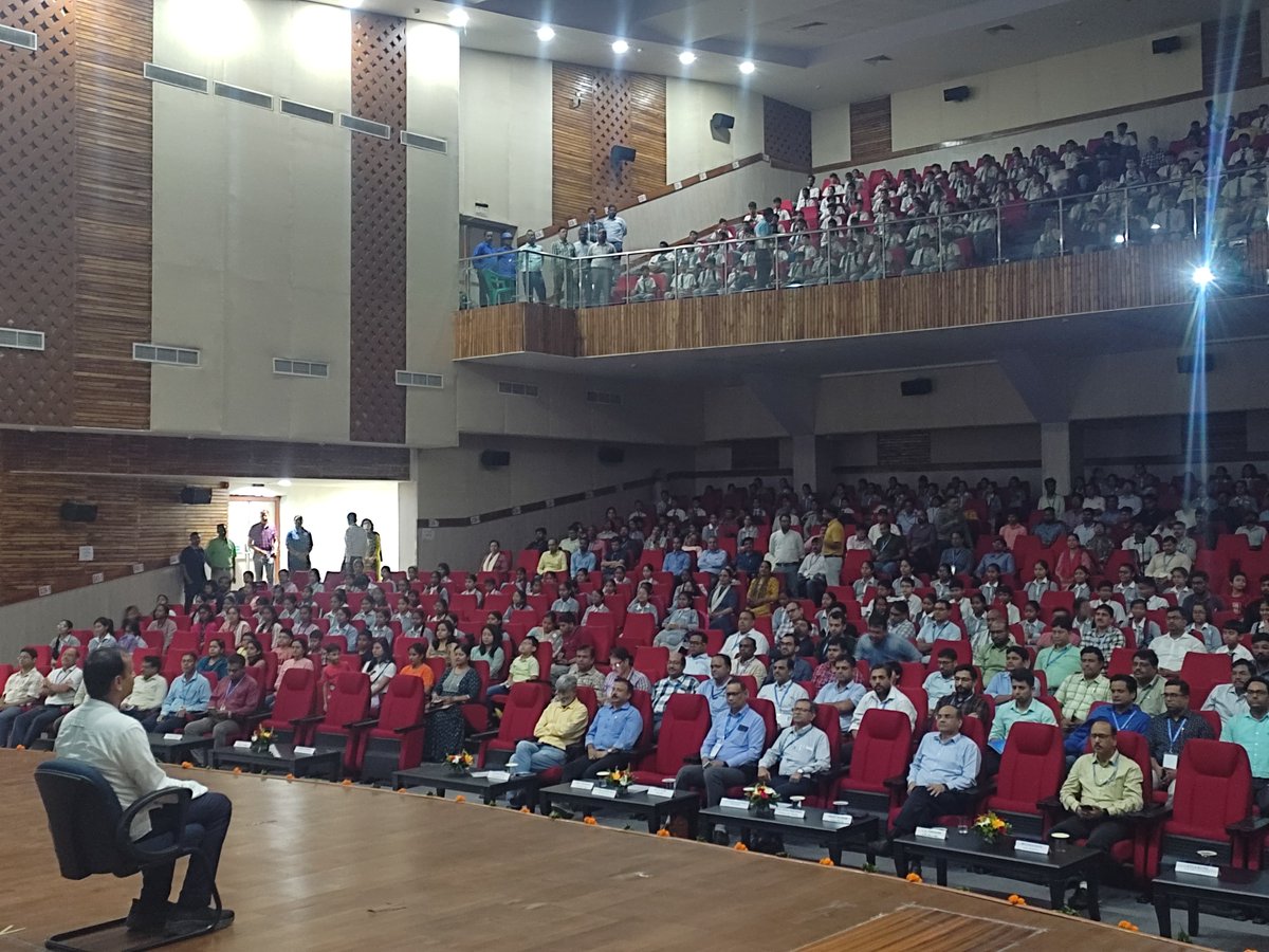 DrChetanSolanki's tweet image. A high-energy day in the @energy_swaraj Yatra today!

The session at NTPC, Bilaspur, was a full house, with over 700 participants pledging their commitment to #ActionForClimateCorrection.

@ntpclimited #Bilaspur #EnergySwaraj #NTPC #ClimateChange #SDGs