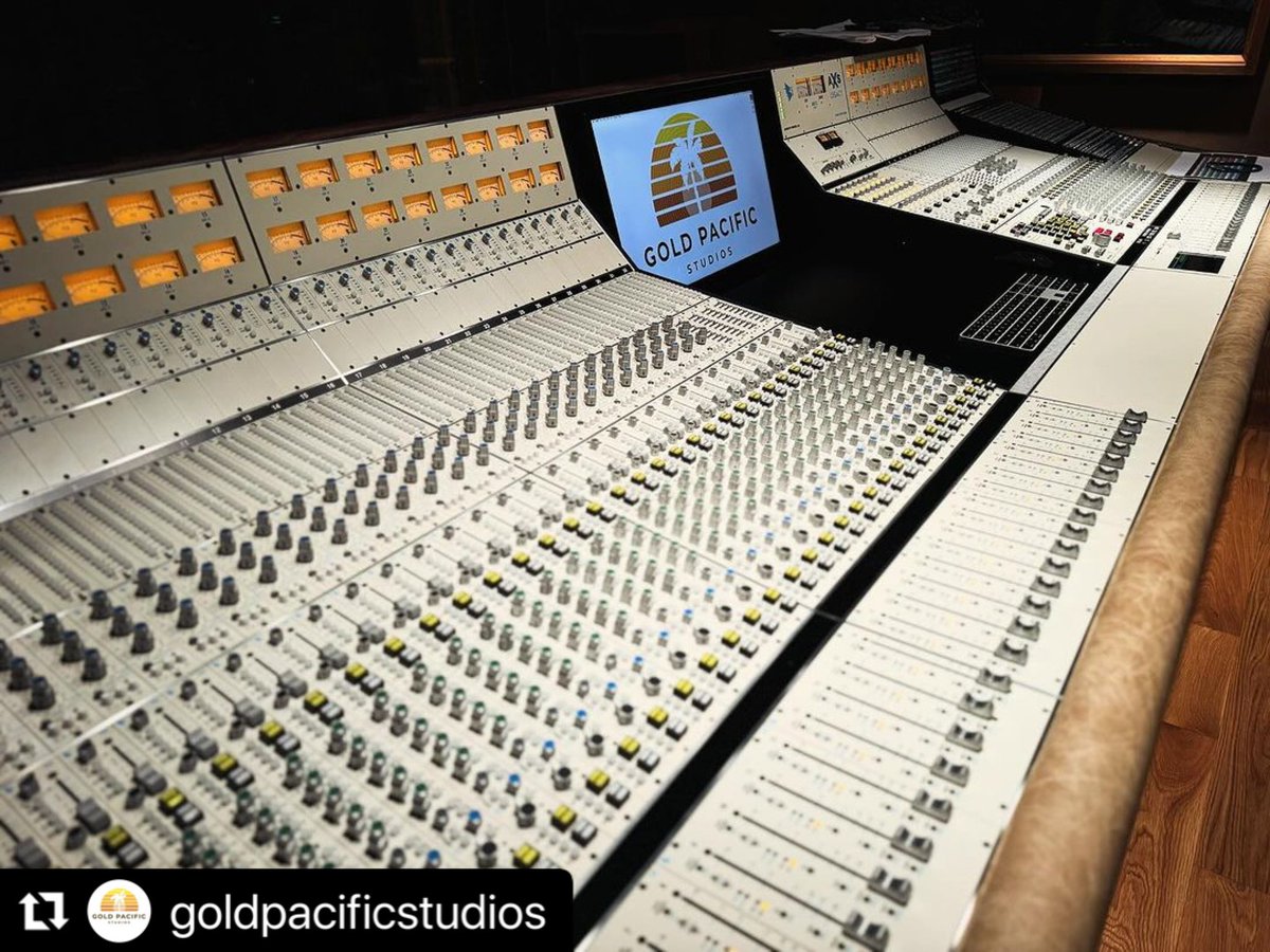 ThisIsAPIaudio's tweet photo. Check out the brand new AXS console @goldpacificstudios
・・・
Exciting things ahead in Nashville. Thanks to @thisisapiaudio and @chriskarnmusic over at @vintagekingaudio and @pmcspeakers_pro and @skinnyfishaudio

📸 @danballardmusic #repost

#apiaudio #apiaxsconsole #recording https://t.co/SBUfADZoj0