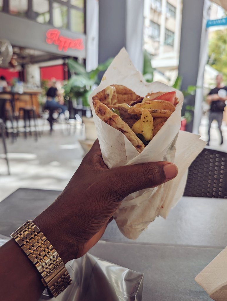 AlphaLandRover's tweet image. With the landrover enjoying a rest, I went for the trains and metro for my city tours of Athens 🇬🇷

A 2-day ticket on the red-top-less bus was an assurance to see the the best of Piraeus, Athens and all attraction points. And local food 😋 #BreakingBorders #KenyaToEurope…