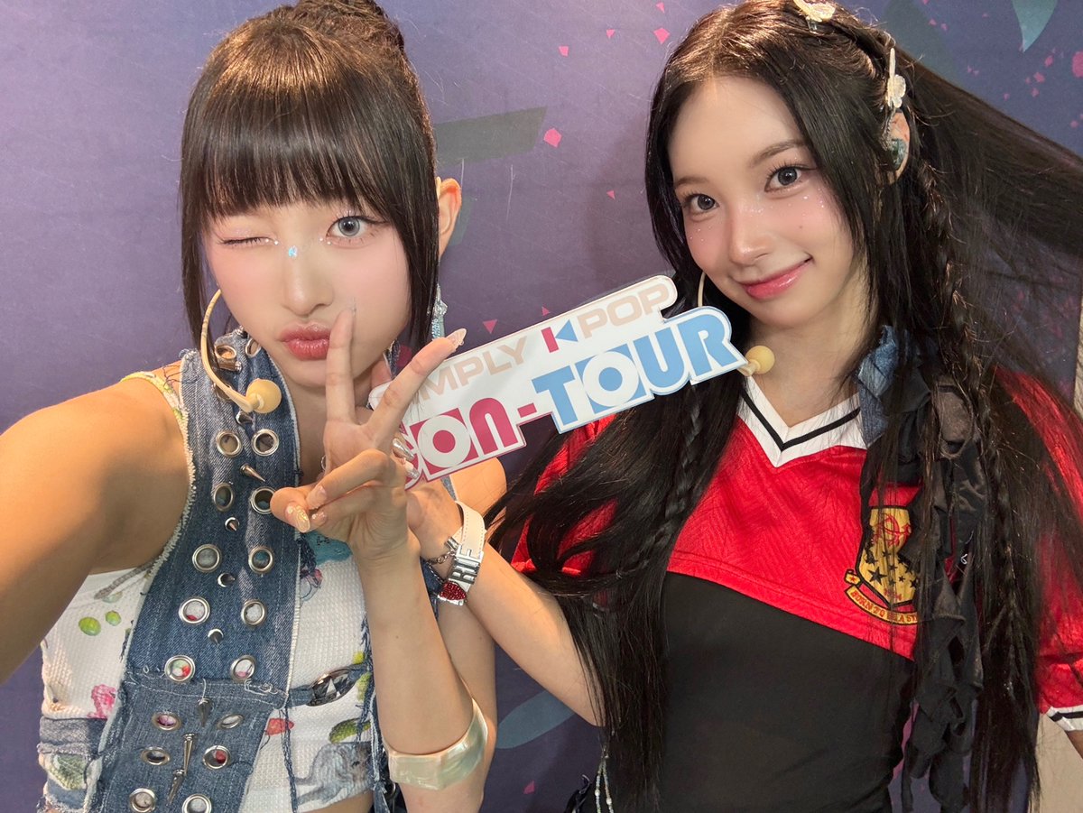 _Simplykpop's tweet image. 🚨 Breaking news
Everyone who thinks♥RESCENE ♥is cute and lovely was told to stand up...
And the Earth stood up so high
that the order of the Solar System completely changed! 

This is what happens when you get a #LOVEATTACK from #RESCENE on #SimplyCONTOUR🤦🏻‍♀️