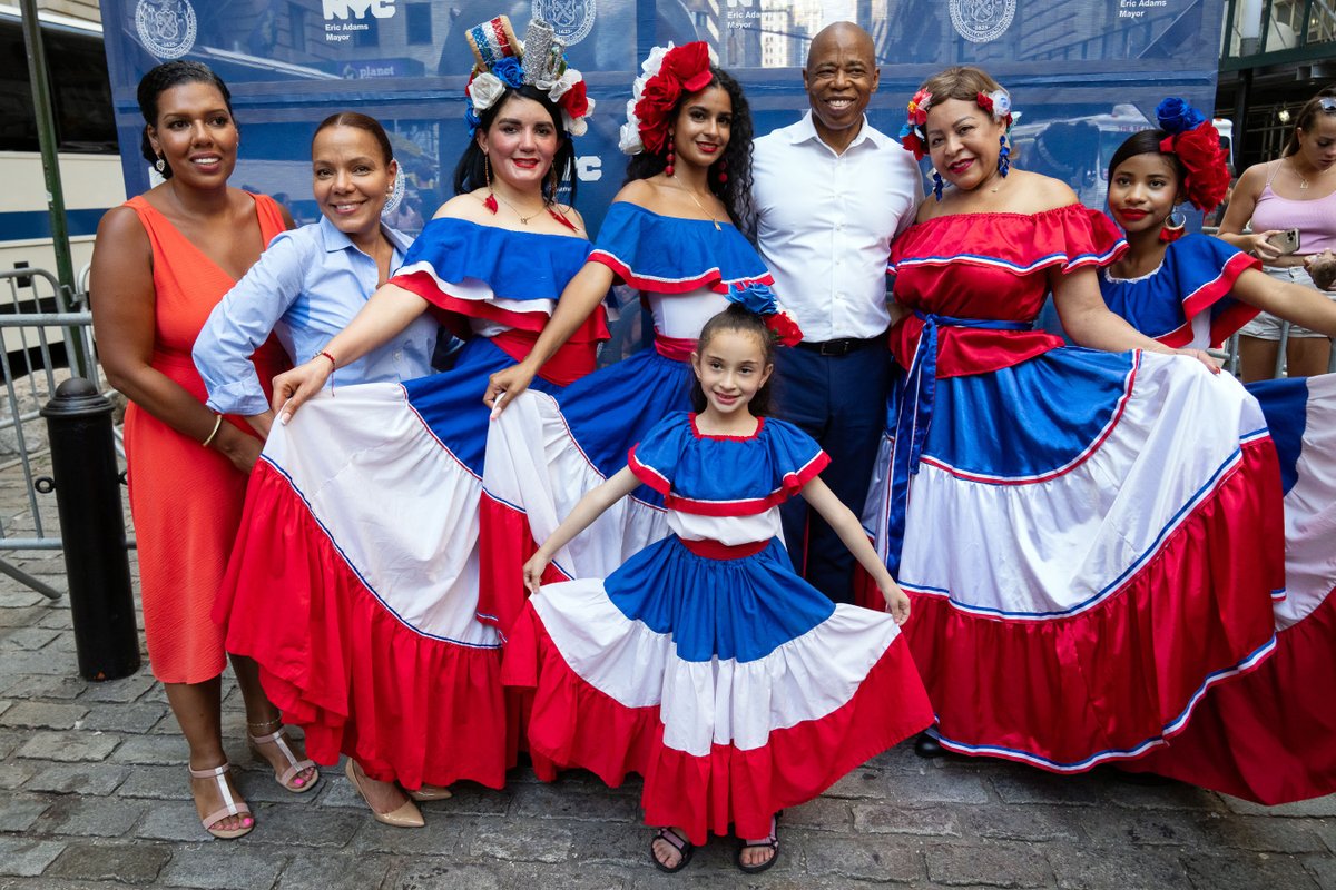 NYCMayor's tweet image. New York City wouldn&apos;t be the city it is today without our Dominican community.

This week, we once again showed our unbreakable bond, raising the flag of these New Yorkers at Bowling Green. Proud to #GetStuffDone with them every day.