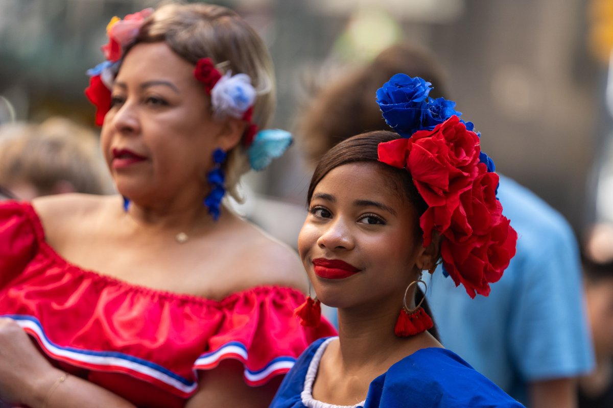 NYCMayor's tweet image. New York City wouldn&apos;t be the city it is today without our Dominican community.

This week, we once again showed our unbreakable bond, raising the flag of these New Yorkers at Bowling Green. Proud to #GetStuffDone with them every day.
