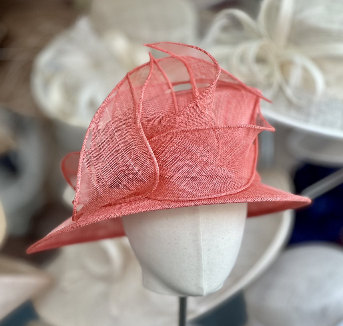 L_C_Millinery's tweet photo. Hat of the week
A small tangerine hat with a tear drop brim and a mass of sinamay leaves to the side front front
Perfect for a late summer wedding
#hatoftheweek #hat #hats #hatshop #tangerine #wedding #hirehat #hathire #hathireshop #wallingforduk #louiseclairemillinery https://t.co/0qvxlcWFxh