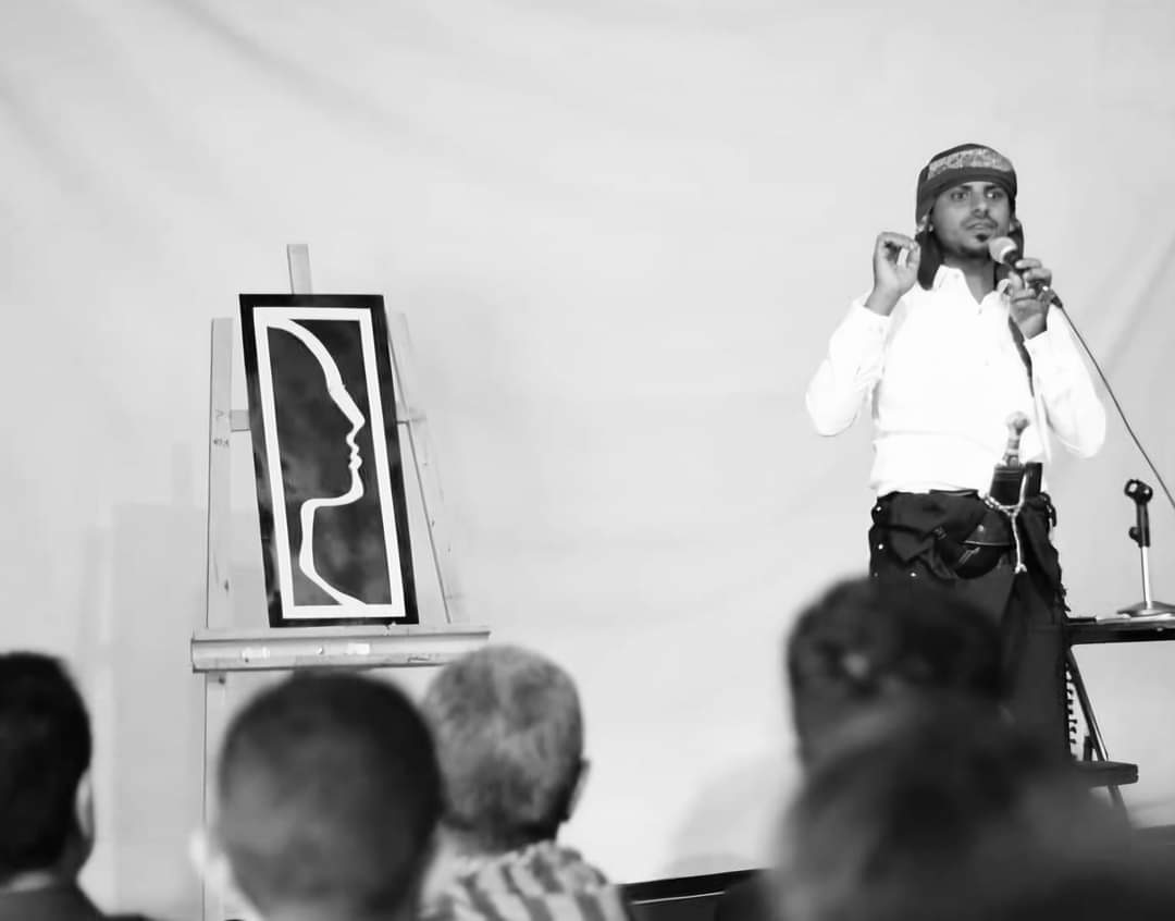 ببالغ الحزن والأسى تلقينا اليوم خبر وفاة الفنان التشكيلي محمد الباشق، وهو خريج فنون جميلة — قسم التربية الفنية، مدرب فنون تشكيلة ويرسم بخامات مختلفة، واشتهر تحديدًا بالرسم بالإبرة.

على إثر هذا المصاب الجلل، نتقدم نحن فريق المؤسسة بخالص التعازي وأصدق المواساة إلى أسرة الفقيد.