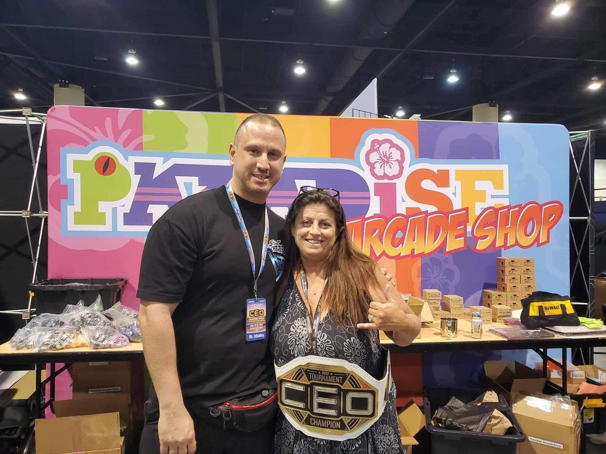 ArcadeParts's tweet image. Please take a moment to join us in wishing the driving force behind Paradise Arcade Shop, Susan, a very happy birthday today!