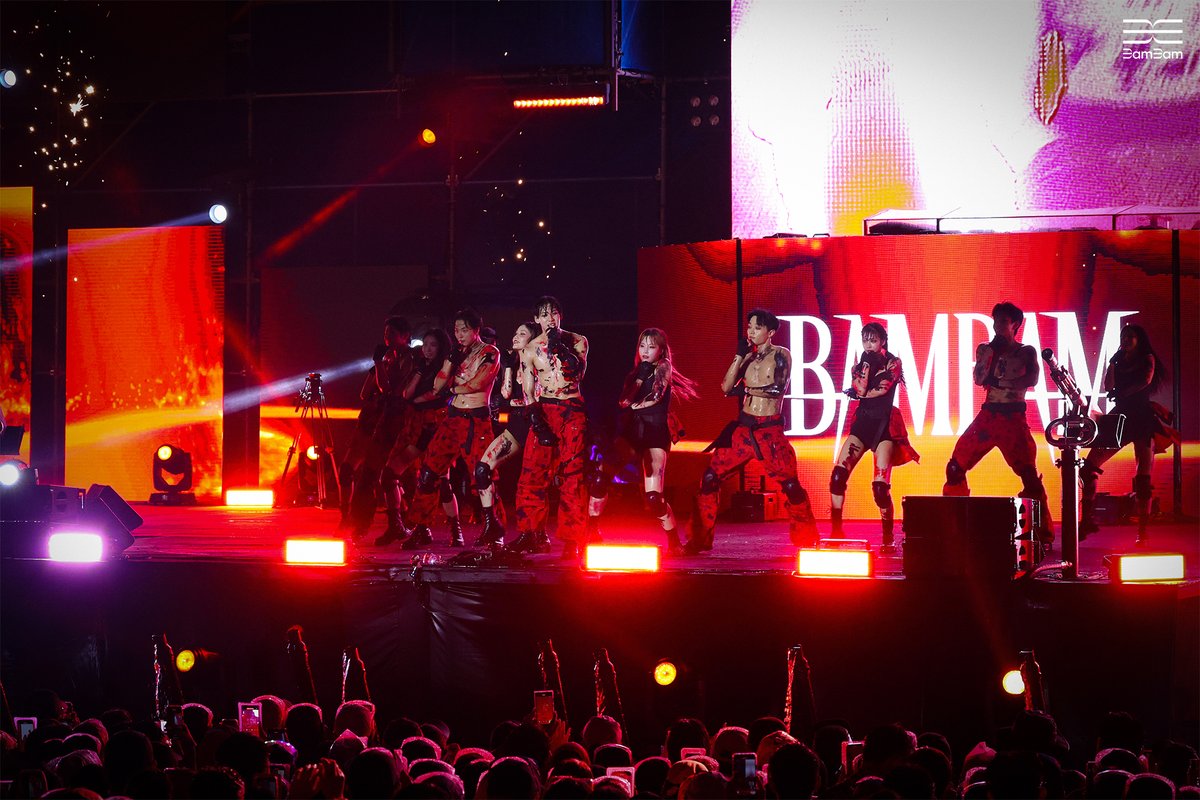 [PHOTO]

𝐇𝐎𝐓 𝐁𝐚𝐦𝐁𝐚𝐦❤️‍🔥💦

[📸] Malaysia Univ. festival &amp; WATERBOMB SINGAPORE 2024 Behind
🔗 weverse.io/bambam/media/0…

더 많은 사진은 뱀뱀 위버스에서 확인해 주세요🖤
⠀
#뱀뱀 #BamBam