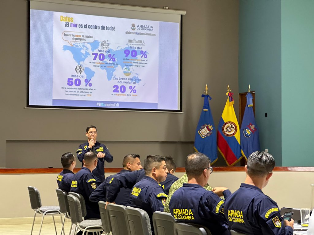 Dimarcolombia's tweet photo. En la Reunión de Análisis Operacional dirigida a los comandantes de las unidades operativas y tácticas de la Fuerza Naval del Caribe (FNC), el Capitán de Puerto de Cartagena, Capitán de Navío Javier Gómez Torres socializó información sobre el ejercicio y misionalidad de la #DIMAR https://t.co/6e1SEJuxcw