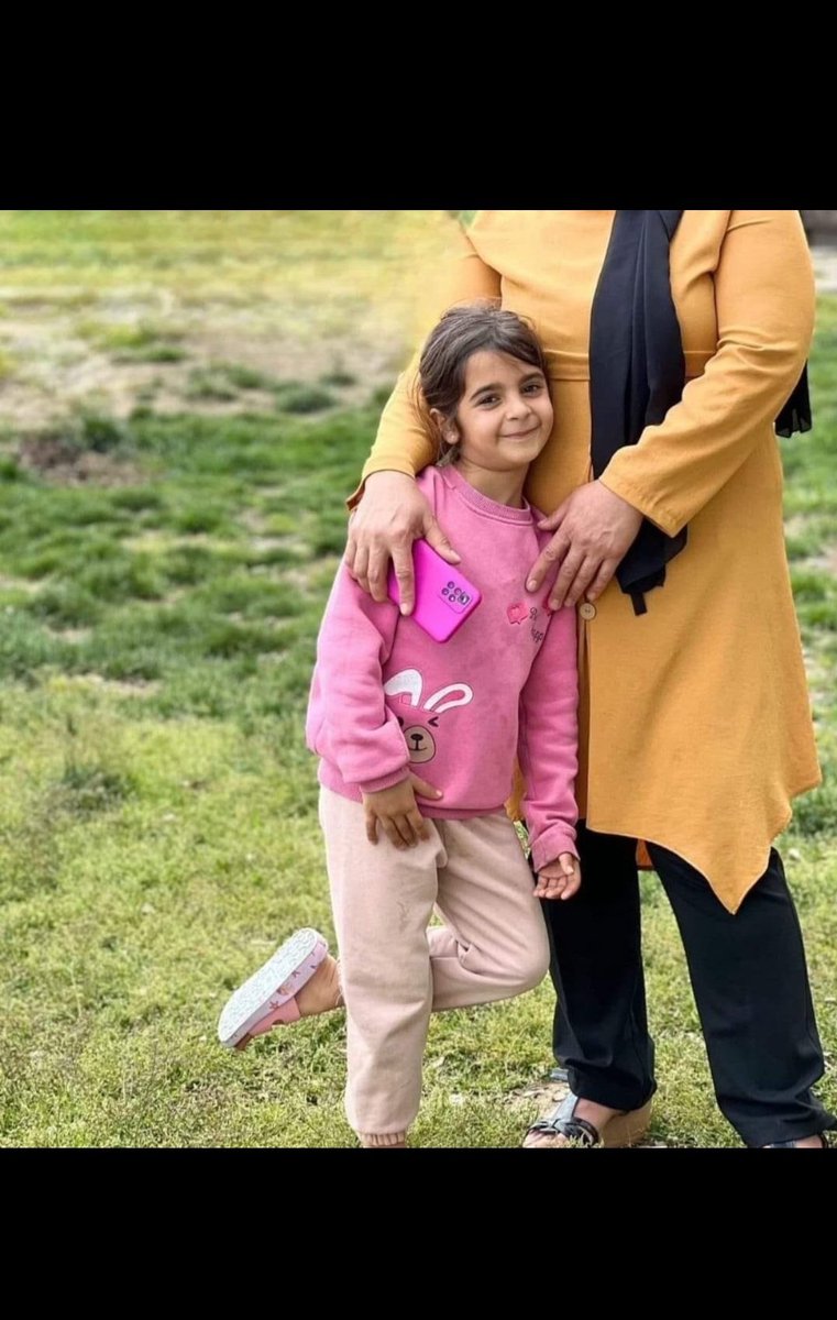 Sürekli telefona, televizyona bakıyorum acaba güzel bir haber geldi mi diye. 
Sanki bir yakınım kaybolmuş gibi acısını yüreğimde hissediyorum 😢
Çokça dua ediyorum sana güzel çocuk 🙏🏼

#NariniBulunArtık