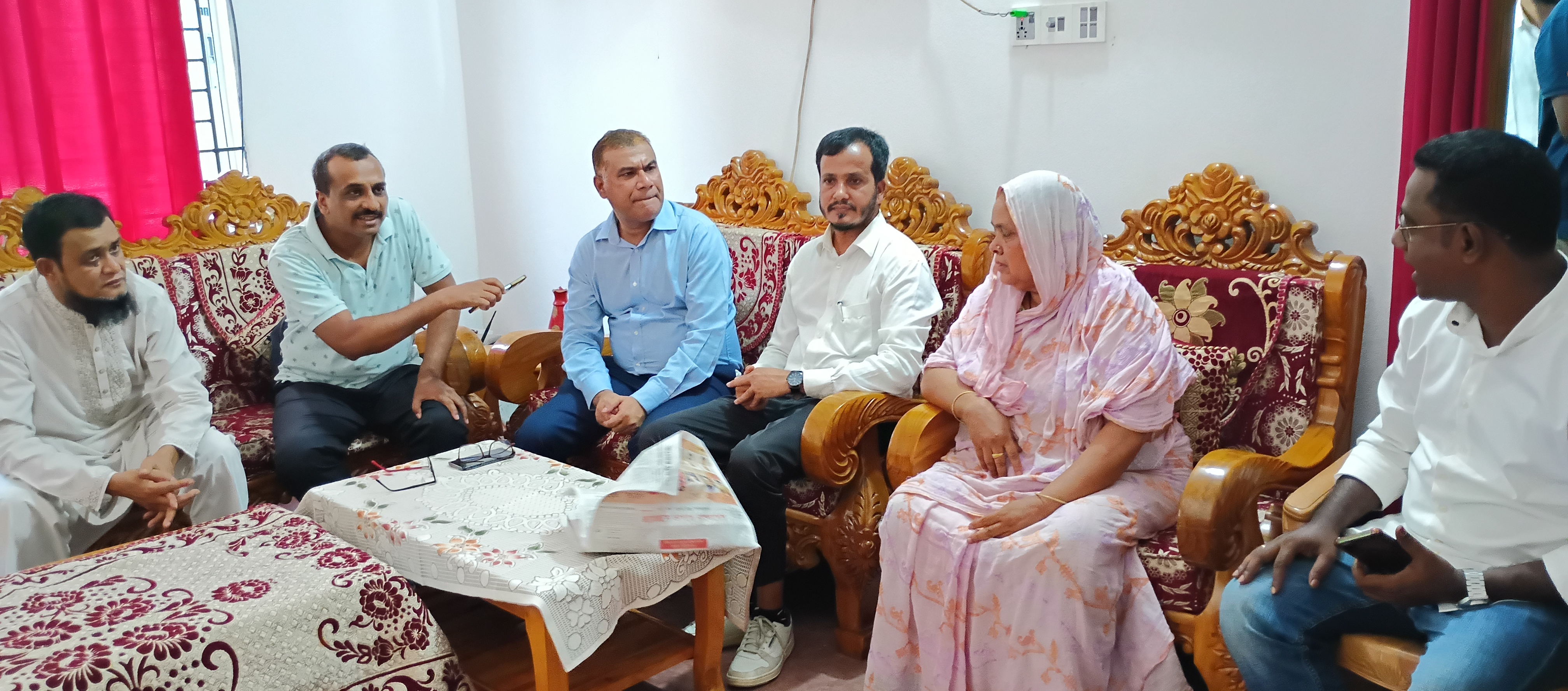 কালিয়াকৈরে বৈষম্য বিরোধী আন্দোলনে নিহতের পরিবারের সাথে সাক্ষাতে মানবাধিকার কমিশনের পরিচালক