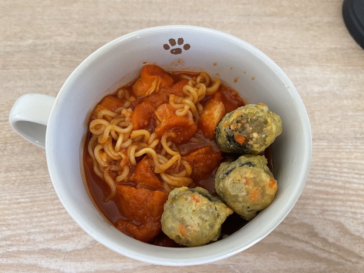 비건 피자빵 냠
비건 라볶이 냠냠