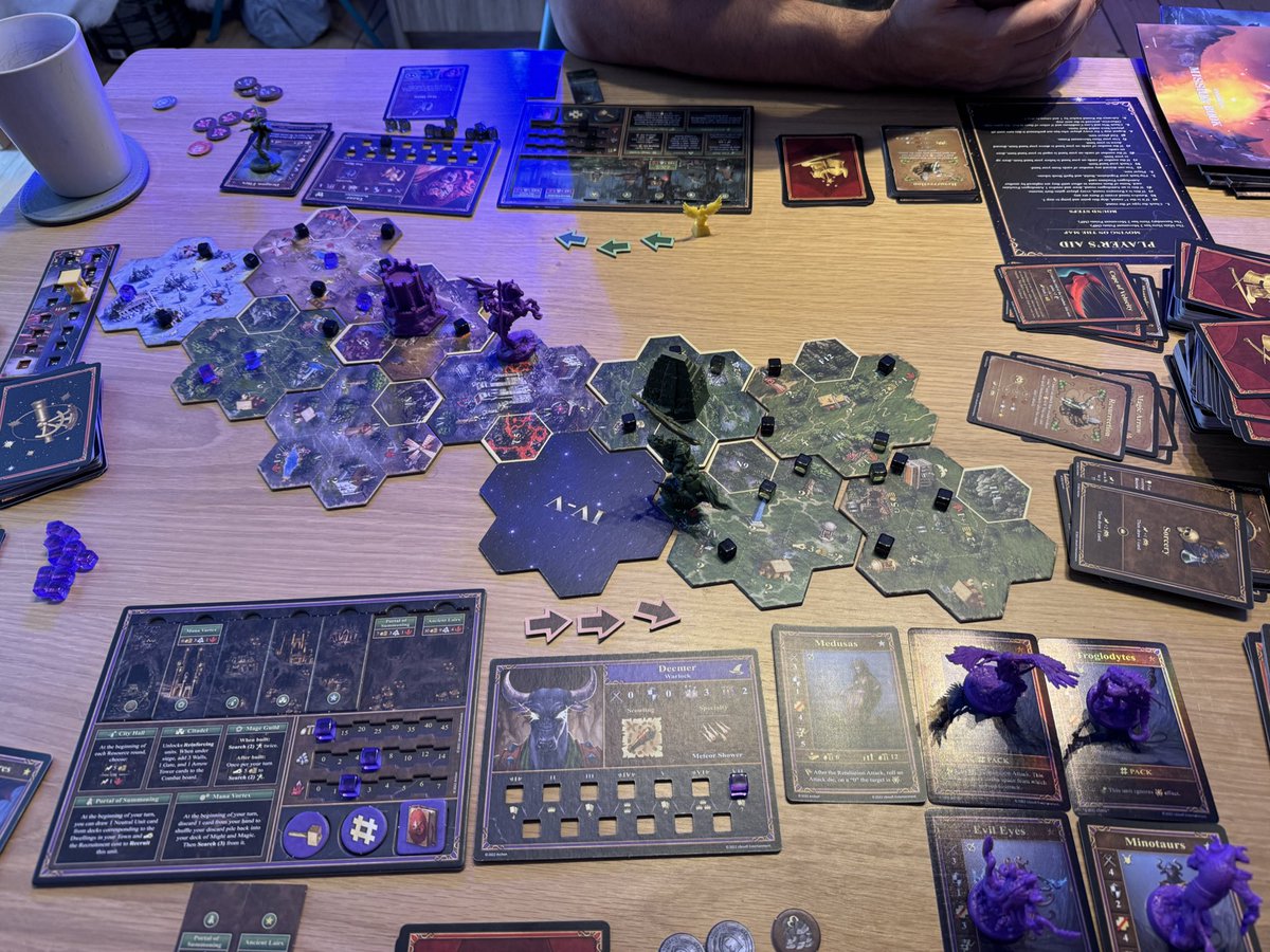 heading back to helsinki after a week in london with family and friends 🖤🖤✈️