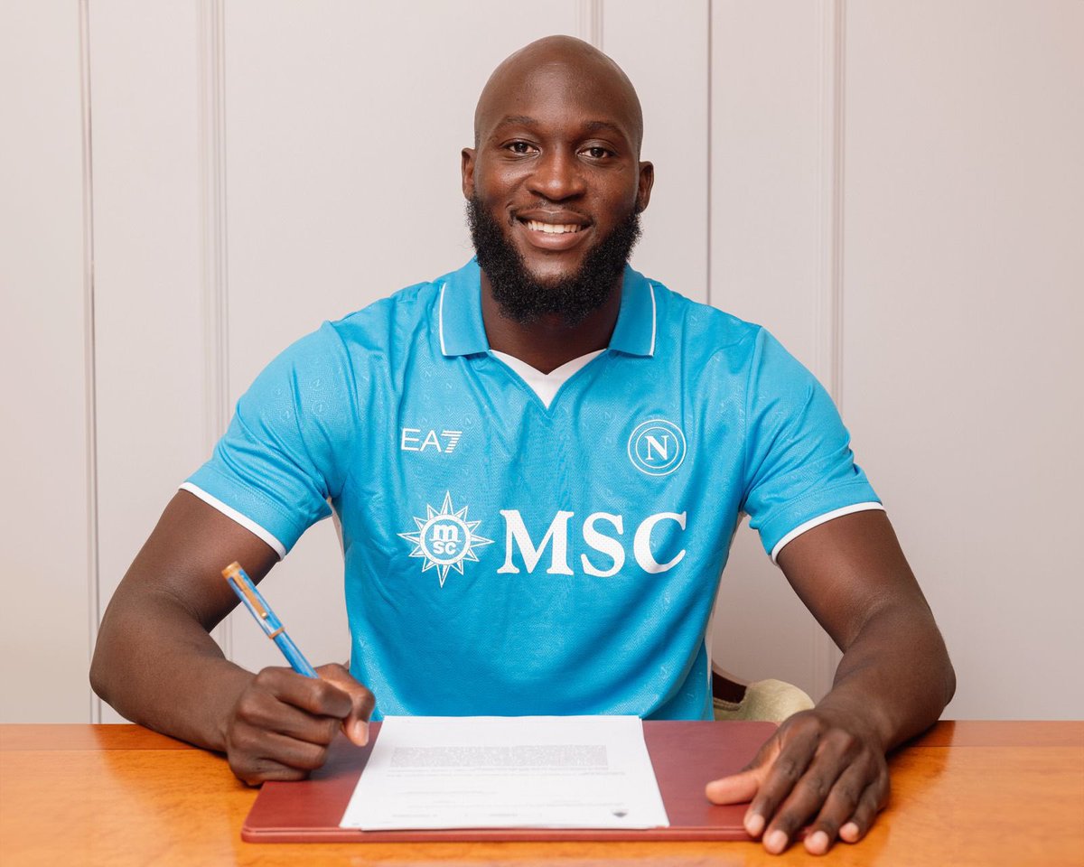 Oficial! Lukaku é o novo reforço do Napoli.

📸 Divulgação
