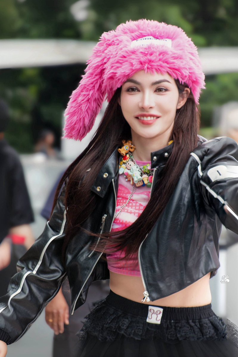 itscharlotty's tweet photo. มี๊ค้าบบบบ พาไปกินขนมหน่อย 🧸💗

TEDDYTINT X CHARLOTTE
#MAYBELLINExCHARLOTTE https://t.co/i82mWL2ax4