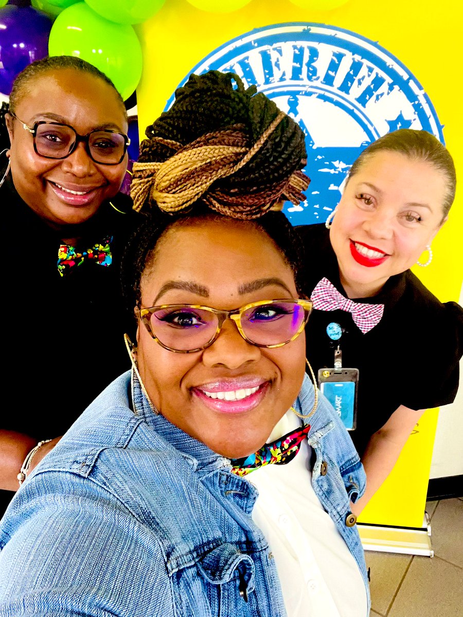 Yesterday was National Bow Tie Day and in true teacher fashion, I participated. 
#ItsGlowTime #LeadthePAC #loveagooddressupday