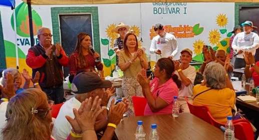 #AsiComoLoVES 🇻🇪  Con el objetivo de fortalecer el círculo productivo de los abuelos de la patria, se suman a las actividades productivas del Ministerio, donde aprenden todo lo relacionado a la producción de alimentos de manera agroecológica.
🔗 bit.ly/4cFCcKc