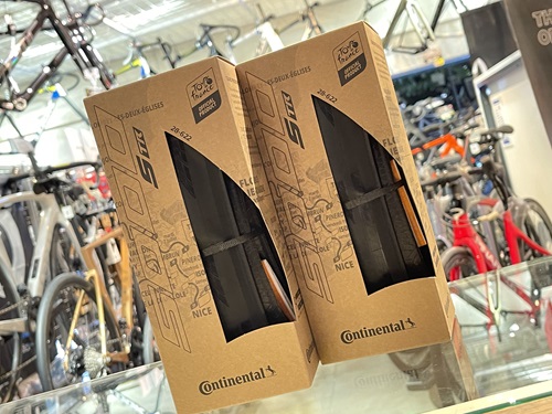 nalsimafrend's tweet photo. 終わってしまったけど入荷しました‼️
continental GrnadPrix5000S TR-TDF
ステルスカラーを採用した特別仕様のタイヤです
もちの・ろん
本数限定ですのでお早めに
#コンチネンタル
#GP5000S
#限定カラー https://t.co/kAekG0eox4