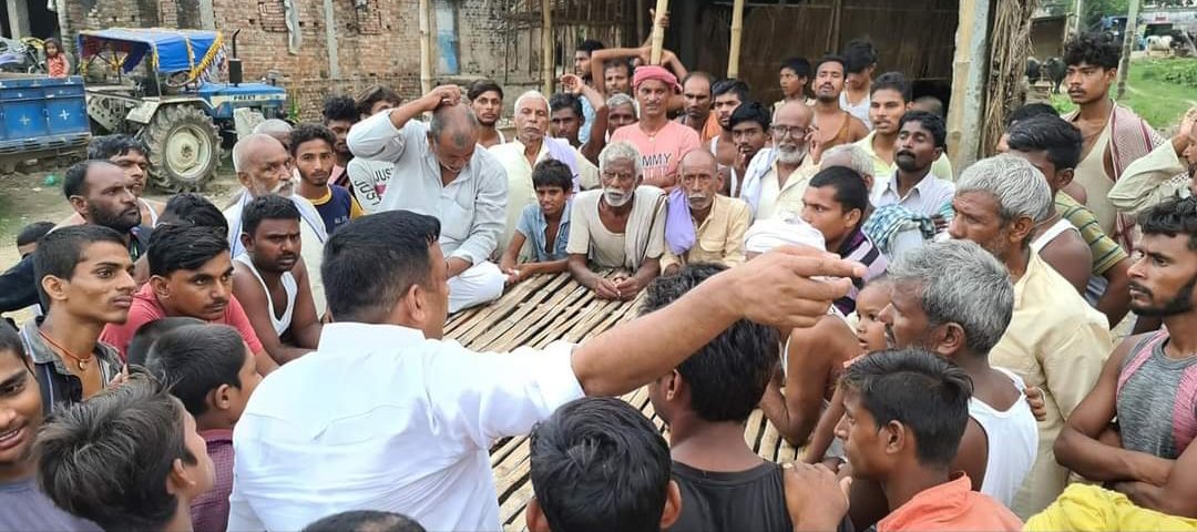 iRameshydvRJD's tweet photo. आपके सेवक बनकर हमेशा सोनपुर की जनता का सेवा करने का प्रण लिया हूं और सेवा करता रहूँगा।
 📌 नयागांव पंचायत भ्रमण, सोनपुर 
#सोनपुर_मांगे_बदलाव #सोनपुर_मांगे_घर_का_बेटा #Rameshyadav #sonofsonpur #Sonpur #saran
@laluprasadrjd 
@yadavtejashwi https://t.co/WPHUJpct6Q