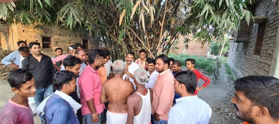 iRameshydvRJD's tweet photo. आपके सेवक बनकर हमेशा सोनपुर की जनता का सेवा करने का प्रण लिया हूं और सेवा करता रहूँगा।
 📌 नयागांव पंचायत भ्रमण, सोनपुर 
#सोनपुर_मांगे_बदलाव #सोनपुर_मांगे_घर_का_बेटा #Rameshyadav #sonofsonpur #Sonpur #saran
@laluprasadrjd 
@yadavtejashwi https://t.co/WPHUJpct6Q