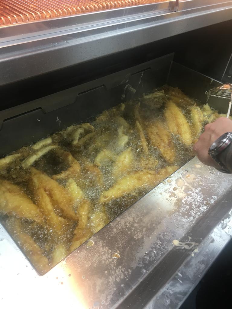 KFELtd's tweet image. Struggling to cook enough fish? Look at what our meter pan can do for you! 🐟🐟🐟

At 30% bigger than our standard pan, frying capacity is increased by 50%, making it ideal for those really busy periods 😲😲😲

#kiremko #fish #friedfish #fishpan #fishandchips #meterpan
