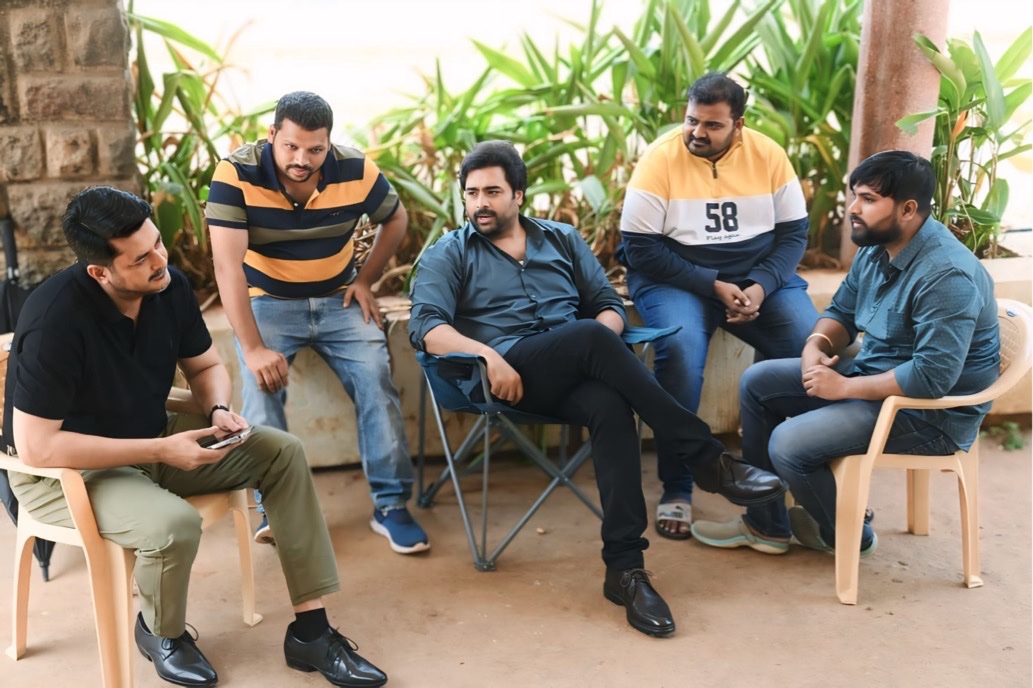 Kumar Raza Producer (@kumarraja423) on Twitter photo Today is a very special day for us. It marks one year since we stepped into the field of production as a producer, and our first film began shooting. We consider this the day we started our journey of making our dreams come true
#prathinidhi2
<a href="/VanaraEnts/">Vanara Entertainments</a> Today is a very special day for us. It marks one year since we stepped into the field of production as a producer, and our first film began shooting. We consider this the day we started our journey of making our dreams come true
#prathinidhi2
<a href="/VanaraEnts/">Vanara Entertainments</a>