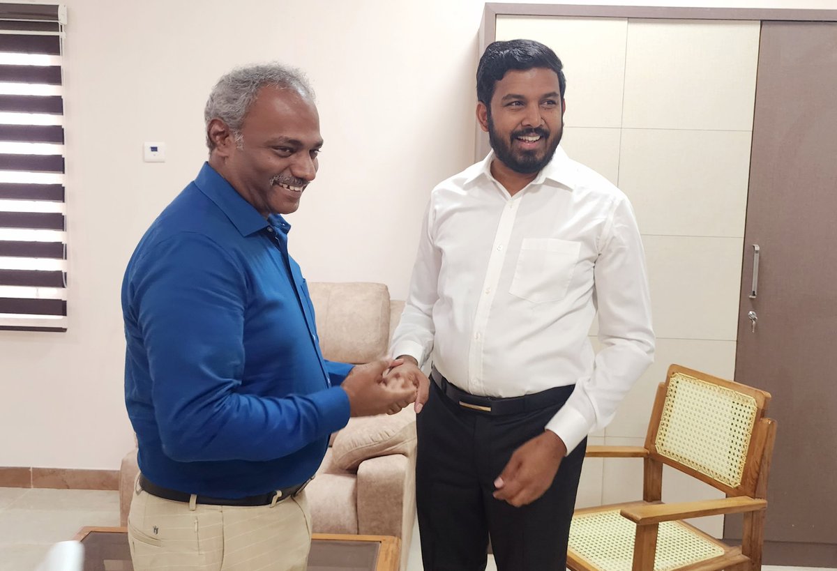 aloor_ShaNavas's tweet photo. தமிழ்நாடு சட்டமன்றப் பேரவை பொதுக் கணக்குக் குழுவின் ஆய்வுக்காக திருவண்ணாமலை மாவட்டத்திற்கு சென்ற போது, மாவட்ட ஆட்சித்தலைவர் உயர்திரு தெ.பாஸ்கரபாண்டியன் இ.ஆ.ப அவர்கள் வரவேற்றார்.
#AloorShanavas #NagapattinamMLA #VCK #TNAssembly #PACCommittee https://t.co/R0XW2cp5HU