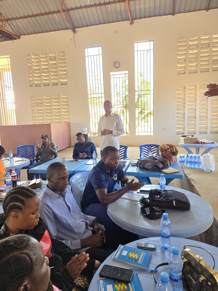 Mtendaji wa kata ya Segese, Patrick Muhona Ameipa fursa FADev kutoa  Elimu ya madhara ya uchimbaji usio bora kwenye Matamasha ya Michezo. 

#AchaMazoeaZebakiniHatari