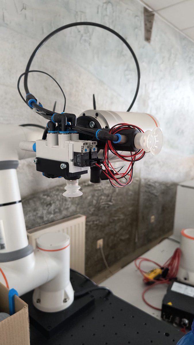 WSrobotics_EU's tweet image. Každý z našich strojů je navržen s ohledem na maximální efektivitu a spolehlivost. #robotika #efektivita #automatizace
Each of our machines is designed with maximum efficiency and reliability in mind. What benefits would you expect from automation in your business?#robotics