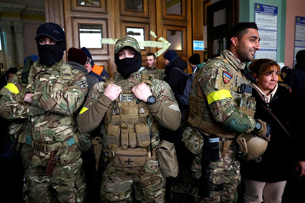 Battle00Wire's tweet photo. Russia Identifies 4,000+ Mercenaries in Ukraine 🕵️‍♂️

Russia has identified over 4,000 mercenaries in the Ukrainian Army. Absentee investigations on several have been completed. "These people will have to constantly look over their shoulders," warned Ambassador Rodion Miroshnik. 🔍

#BattleWire #Ukraine #Russia #Mercenaries #Geopolitics